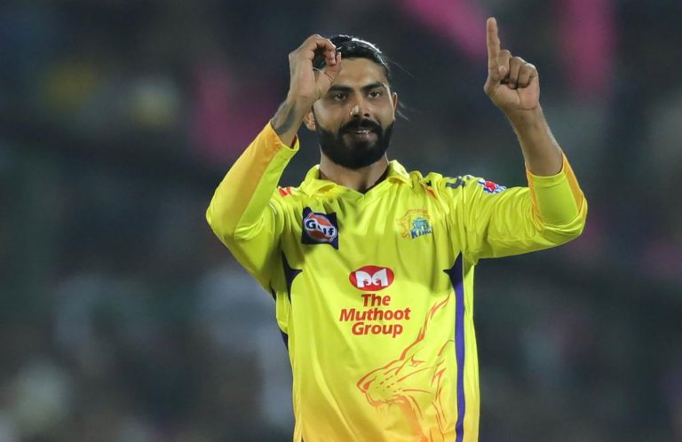 "The Rajput Boy" Ravindra Jadeja Gets a Sword Memento From CSK