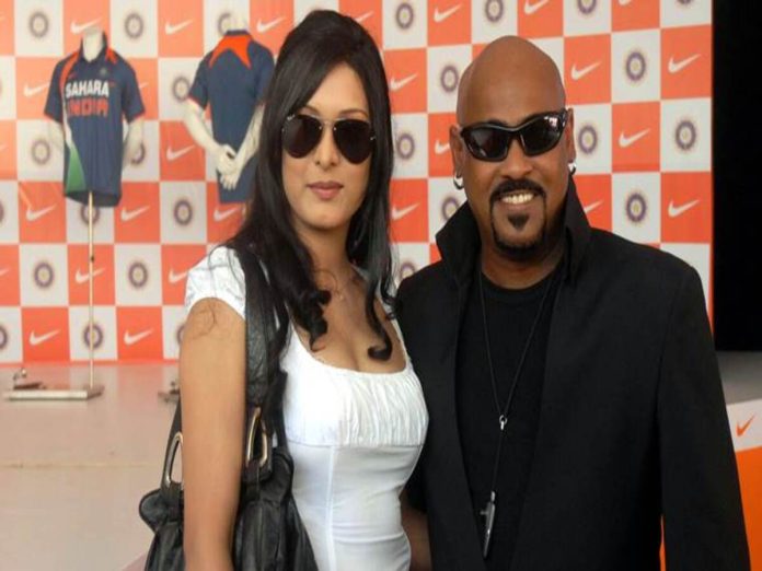 Vinod Kambli Hitting Wife