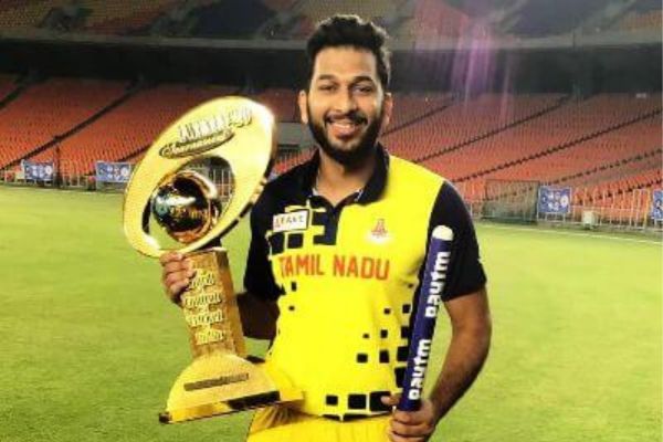 Shahrukh Khan with TNPL trophy